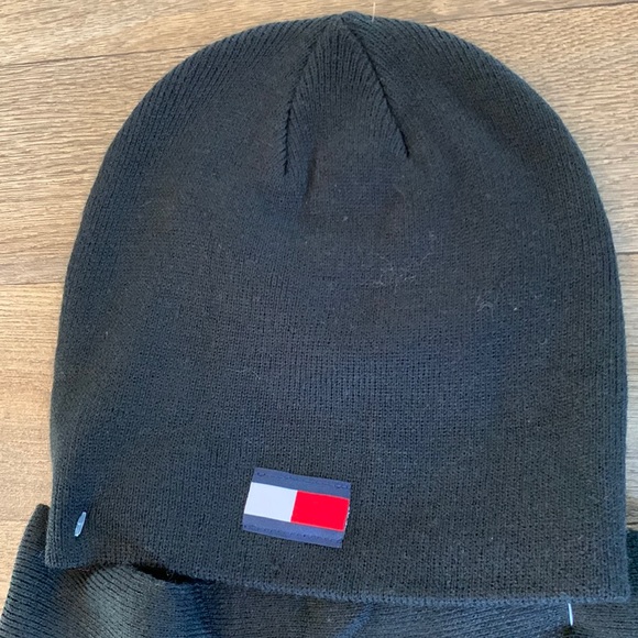 Tommy Hilfiger Logo OSFA Black Knit Beanie & Scarf New w.out tags - Picture 3 of 13